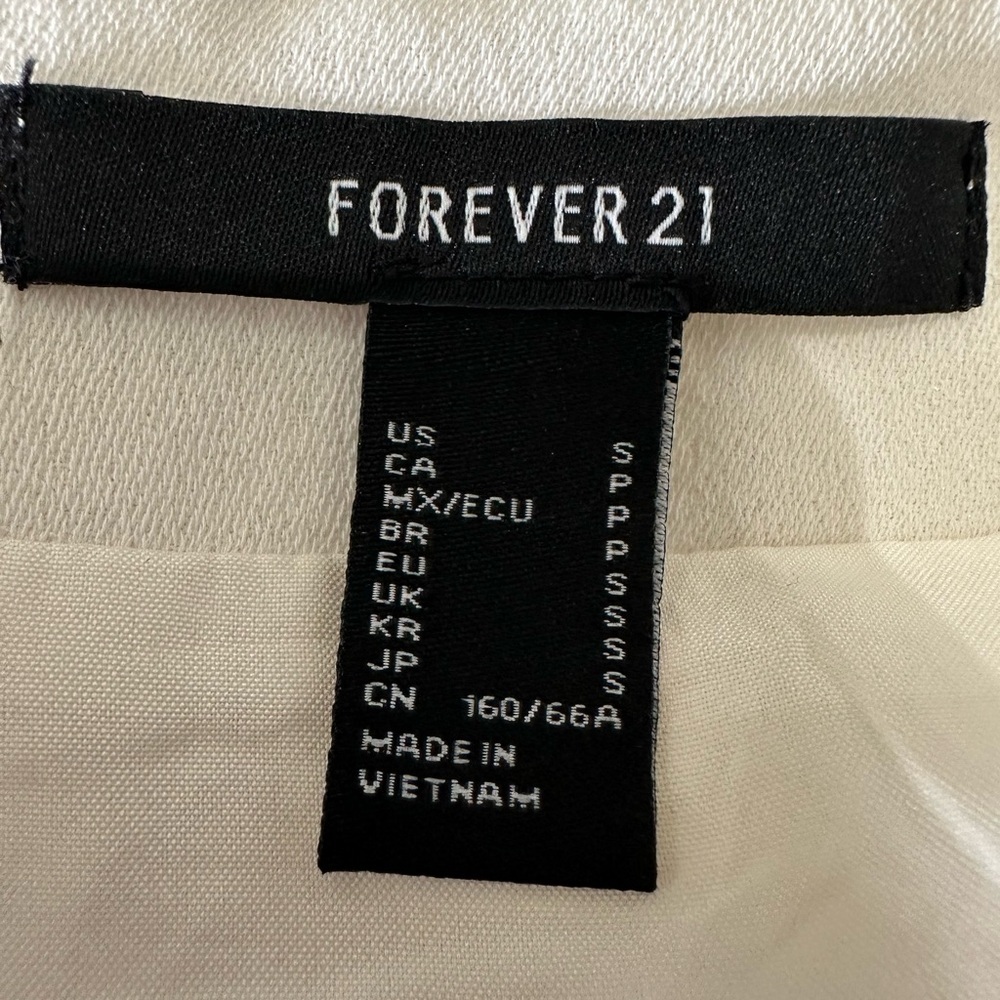6/$20 Forever 21 White Button-Front Skirt Size Small NWOT - Picture 6 of 7